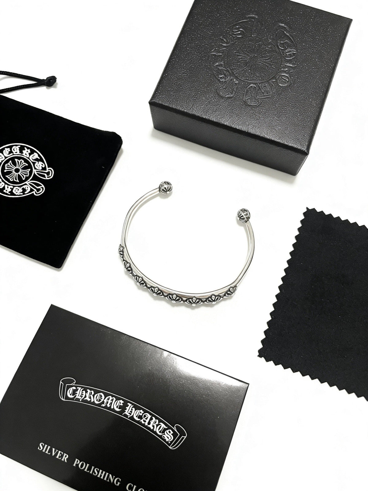 Martin Graham bracelet in polished metal-tone – close-up detail