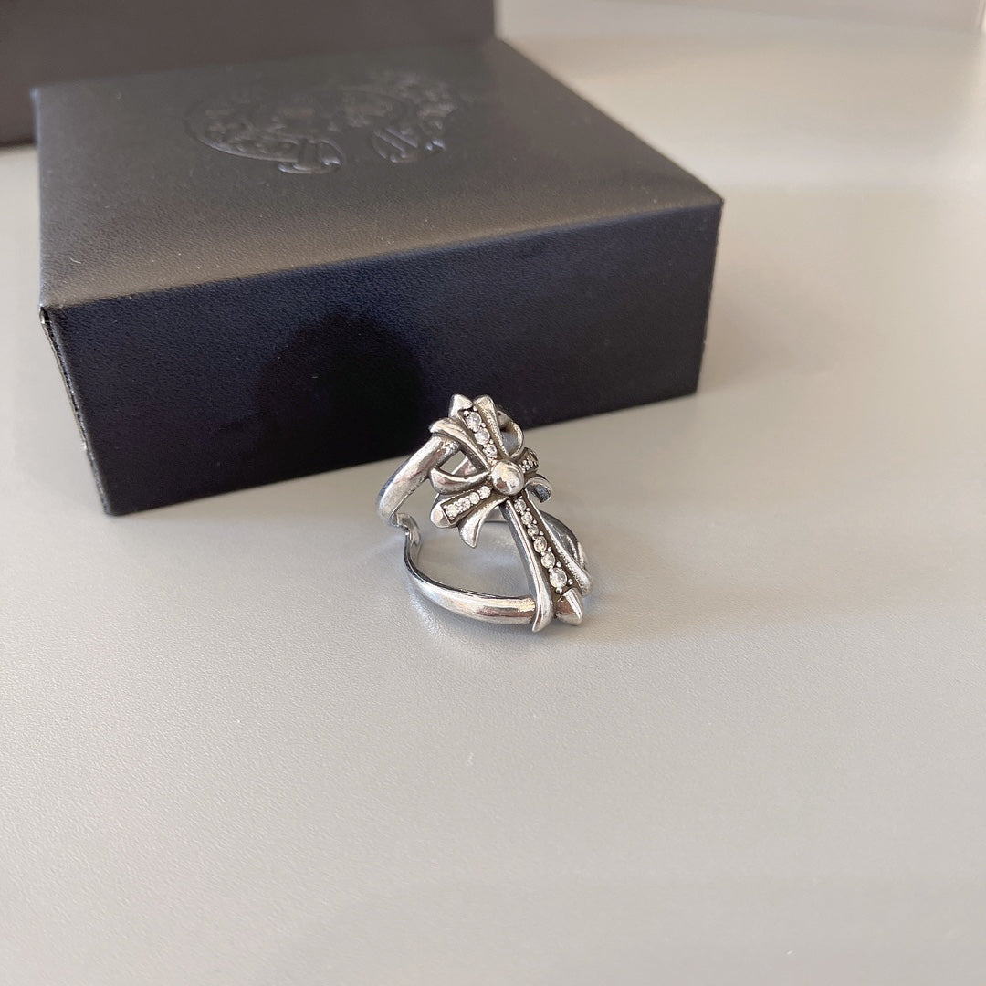 Martin Graham ring in polished metal-tone – close-up detail
