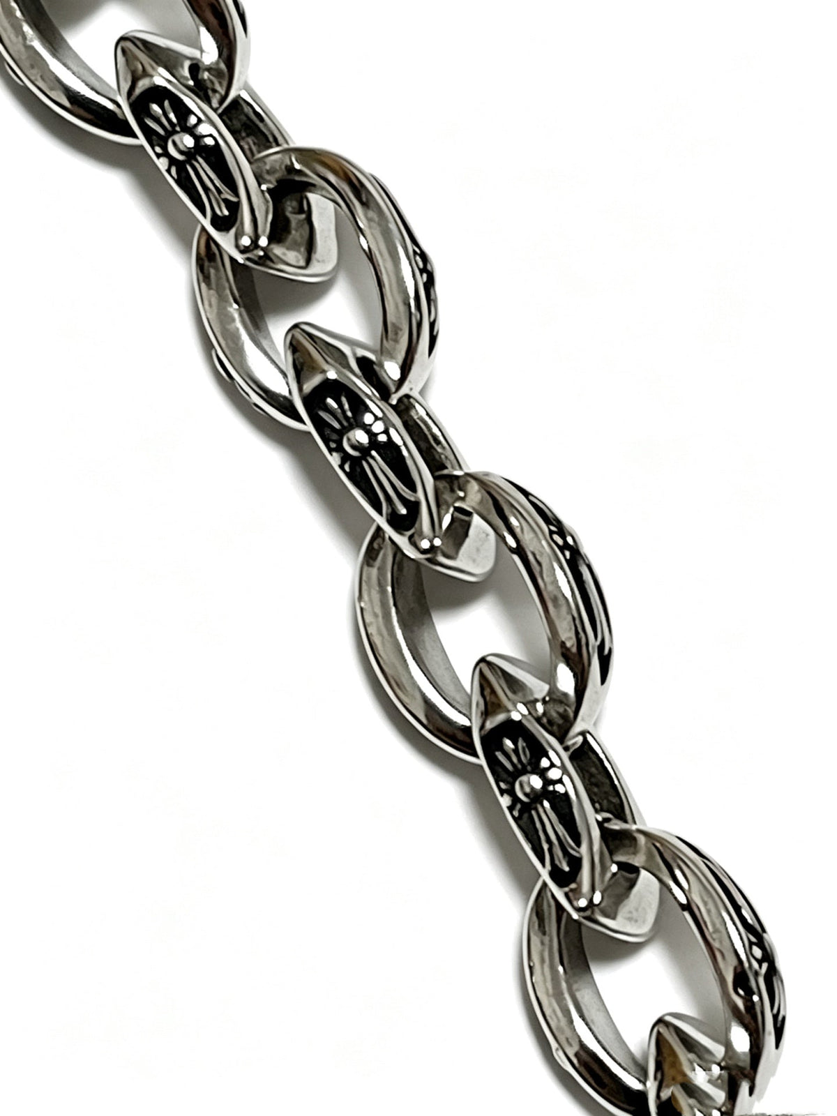 Martin Graham bracelet in polished metal-tone – close-up detail