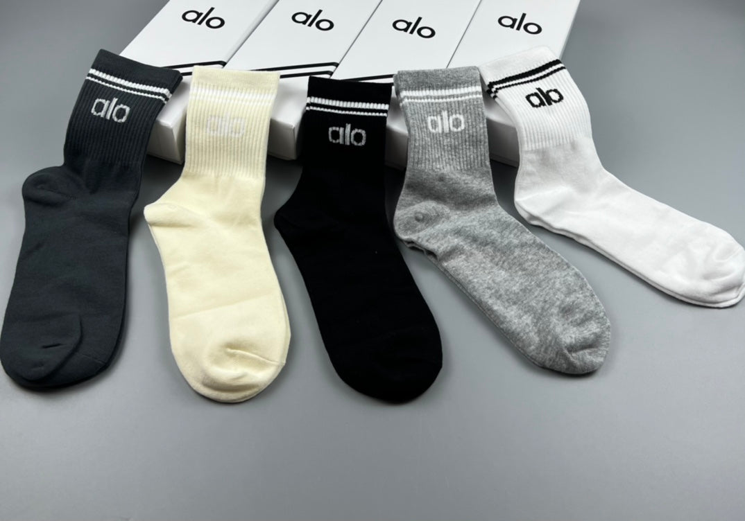 Alo Cotton Simple Contrast Branding Crew Socks