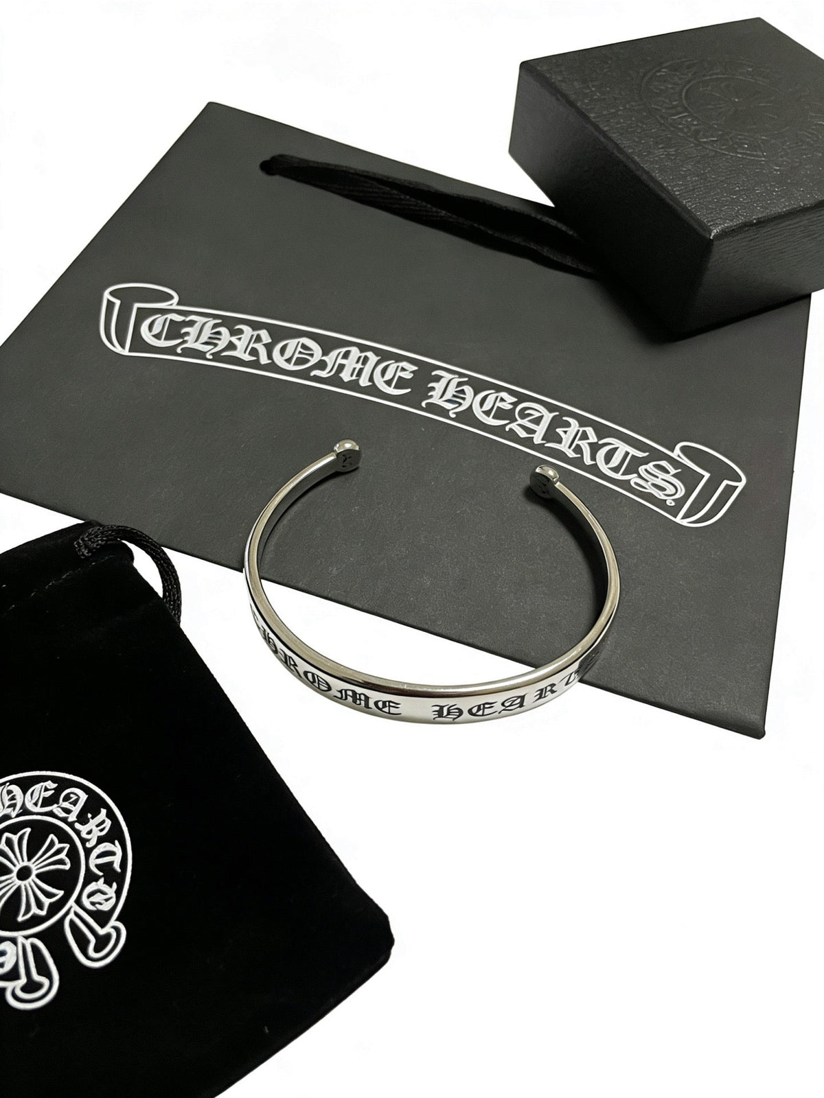 Martin Graham bracelet in polished metal-tone – close-up detail
