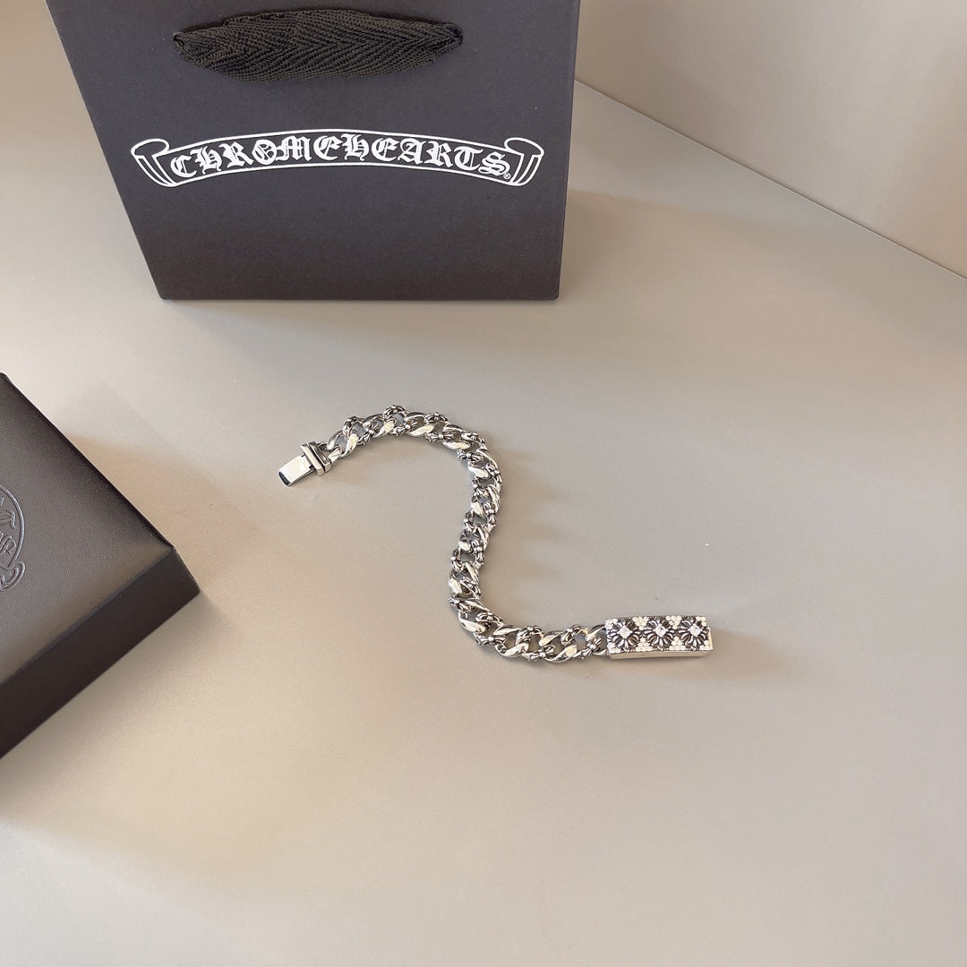 Martin Graham bracelet in polished metal-tone – close-up detail