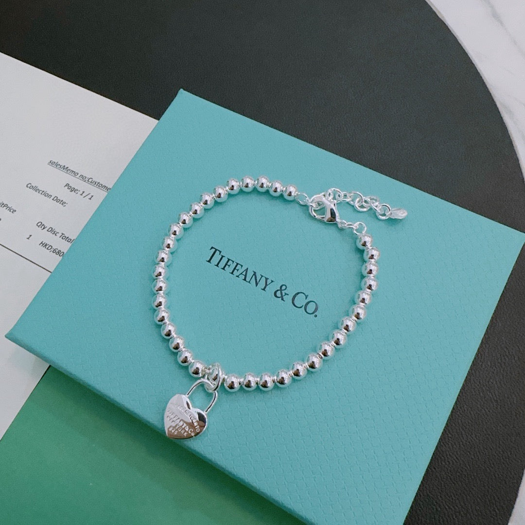 Martin Graham bracelet in polished metal-tone – close-up detail