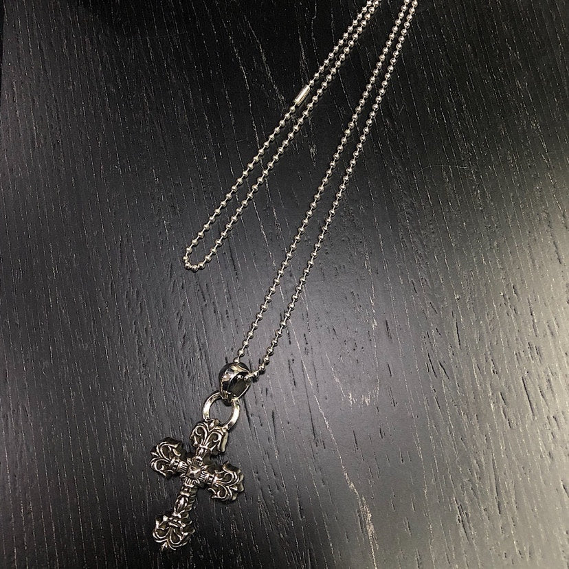 Martin Graham pendant necklace in polished metal-tone – close-up detail