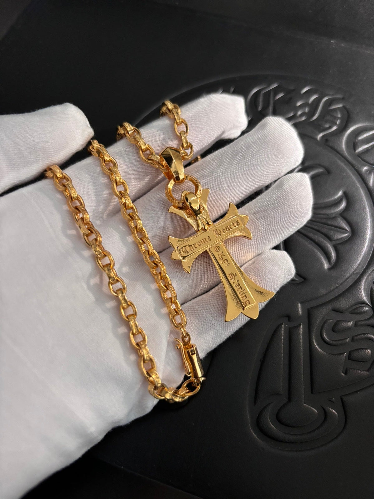 Martin Graham pendant necklace in polished metal-tone – close-up detail