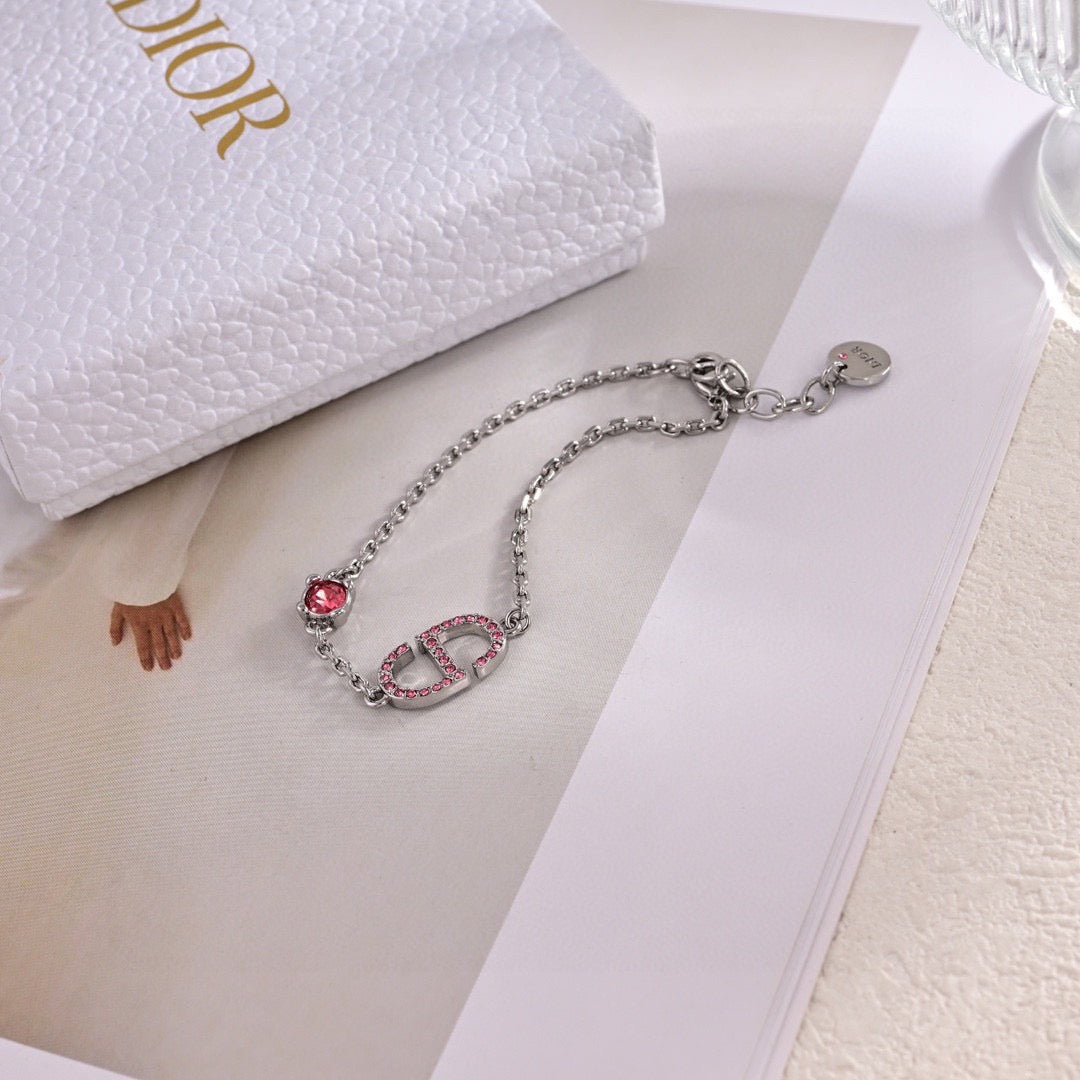 Martin Graham pendant necklace in polished metal-tone – close-up detail