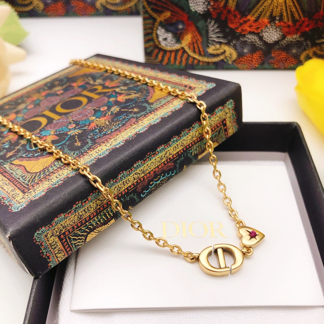 Martin Graham pendant necklace in polished metal-tone – close-up detail