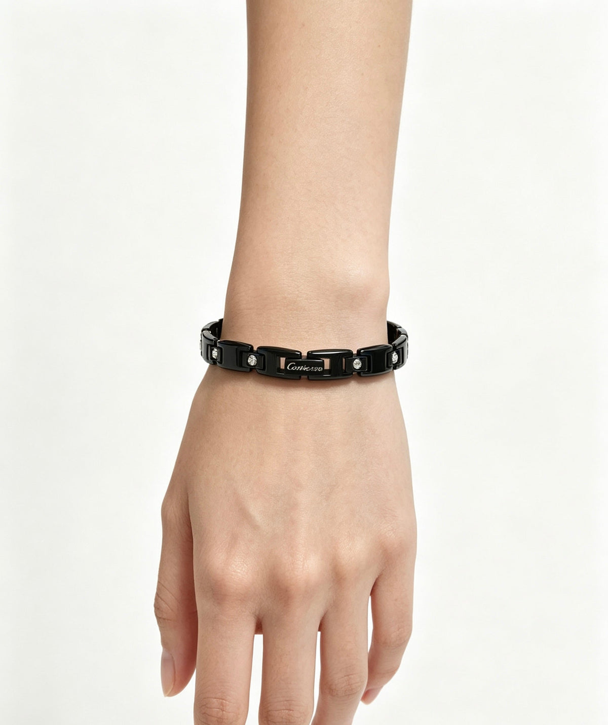 Martin Graham bracelet in polished metal-tone – close-up detail