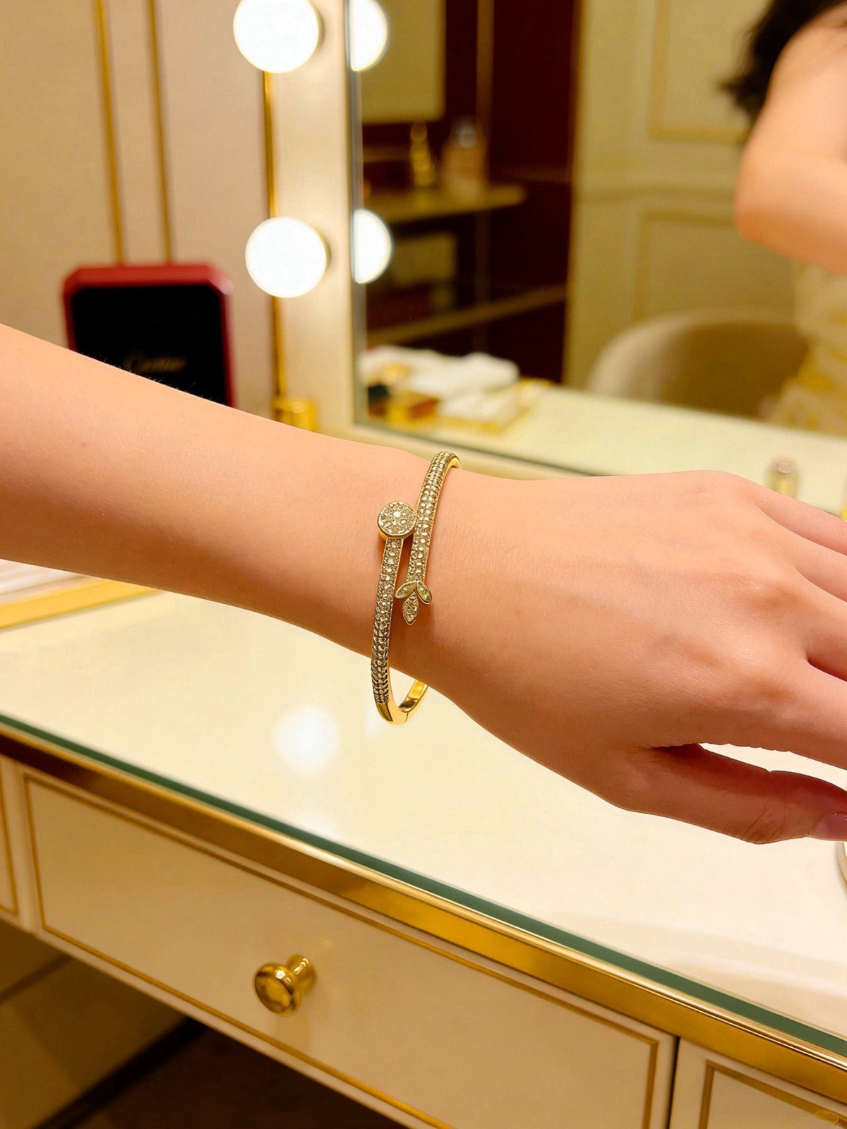 Martin Graham bracelet in polished metal-tone – close-up detail
