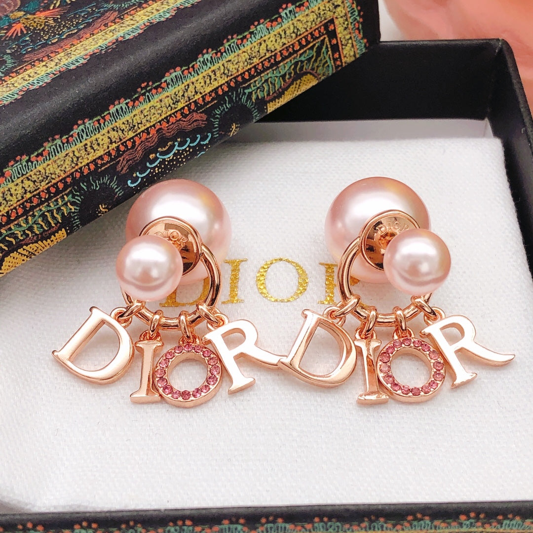 Martin Graham jewelry accessory in polished metal-tone – close-up detail