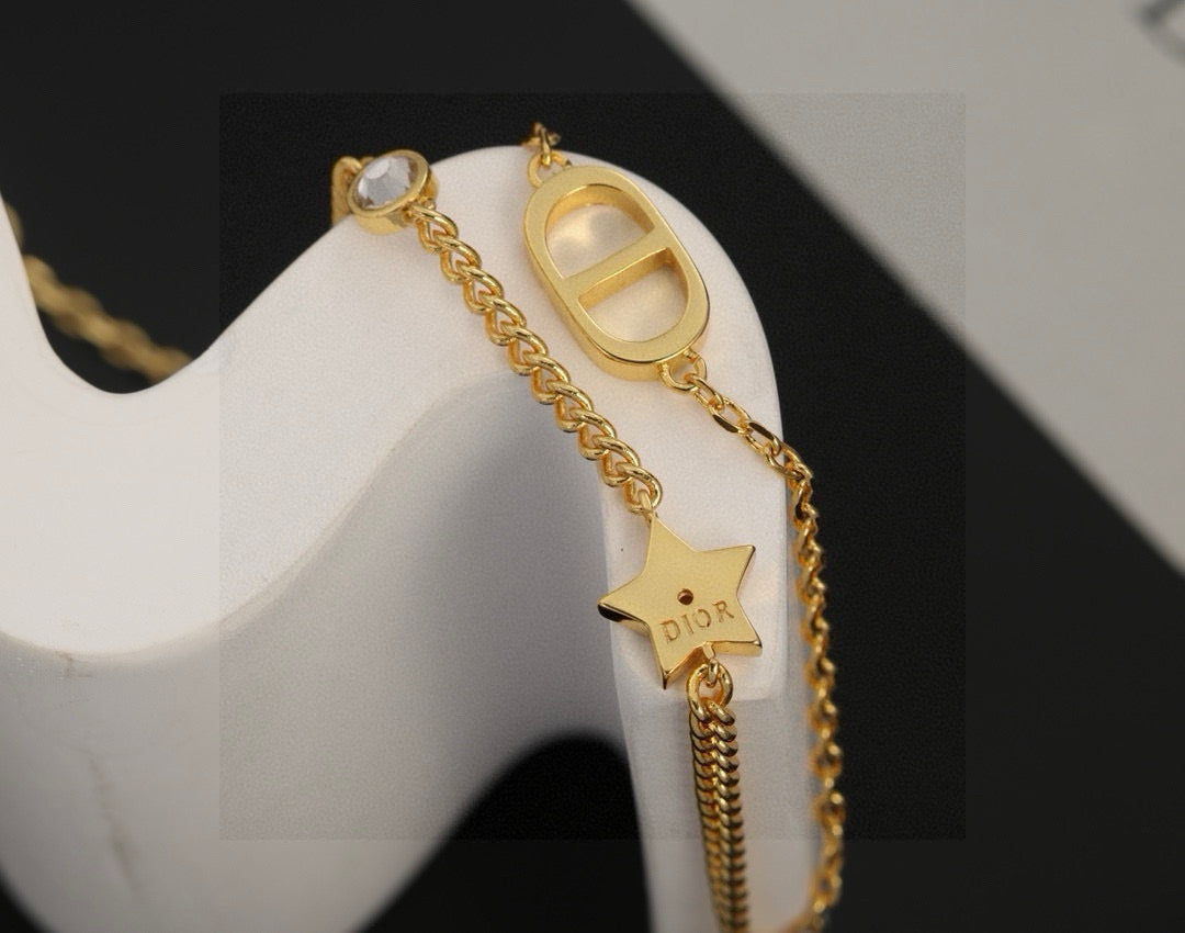 Martin Graham pendant necklace in polished metal-tone – close-up detail