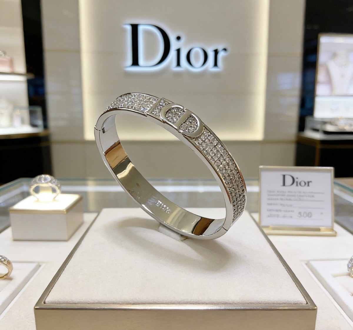 Martin Graham bracelet in polished metal-tone – close-up detail