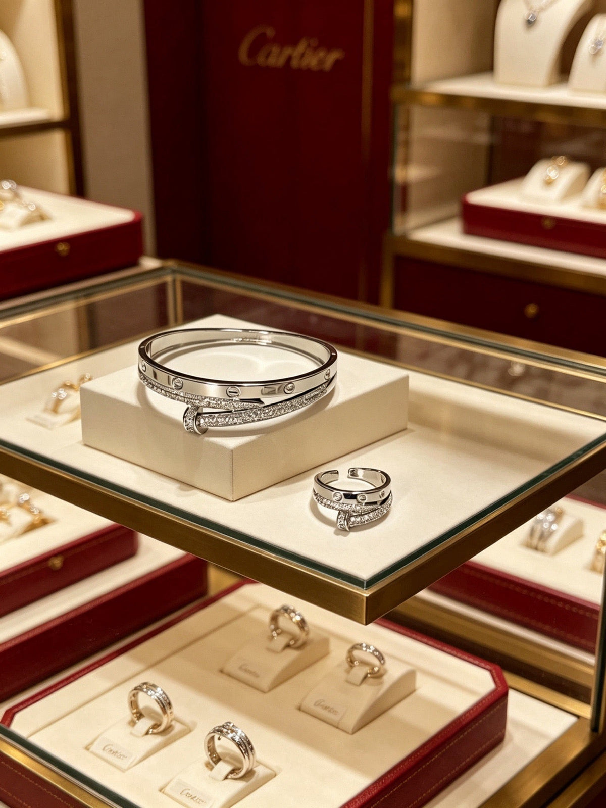 Martin Graham bracelet in polished metal-tone – close-up detail