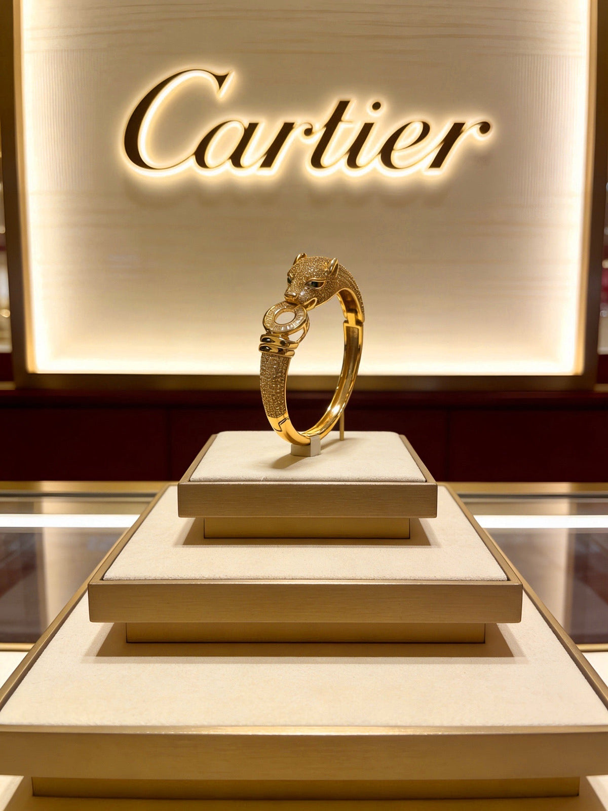 Martin Graham bracelet in polished metal-tone – close-up detail