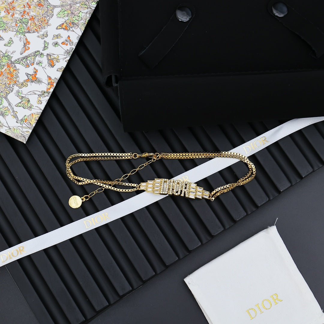 Martin Graham pendant necklace in polished metal-tone – close-up detail