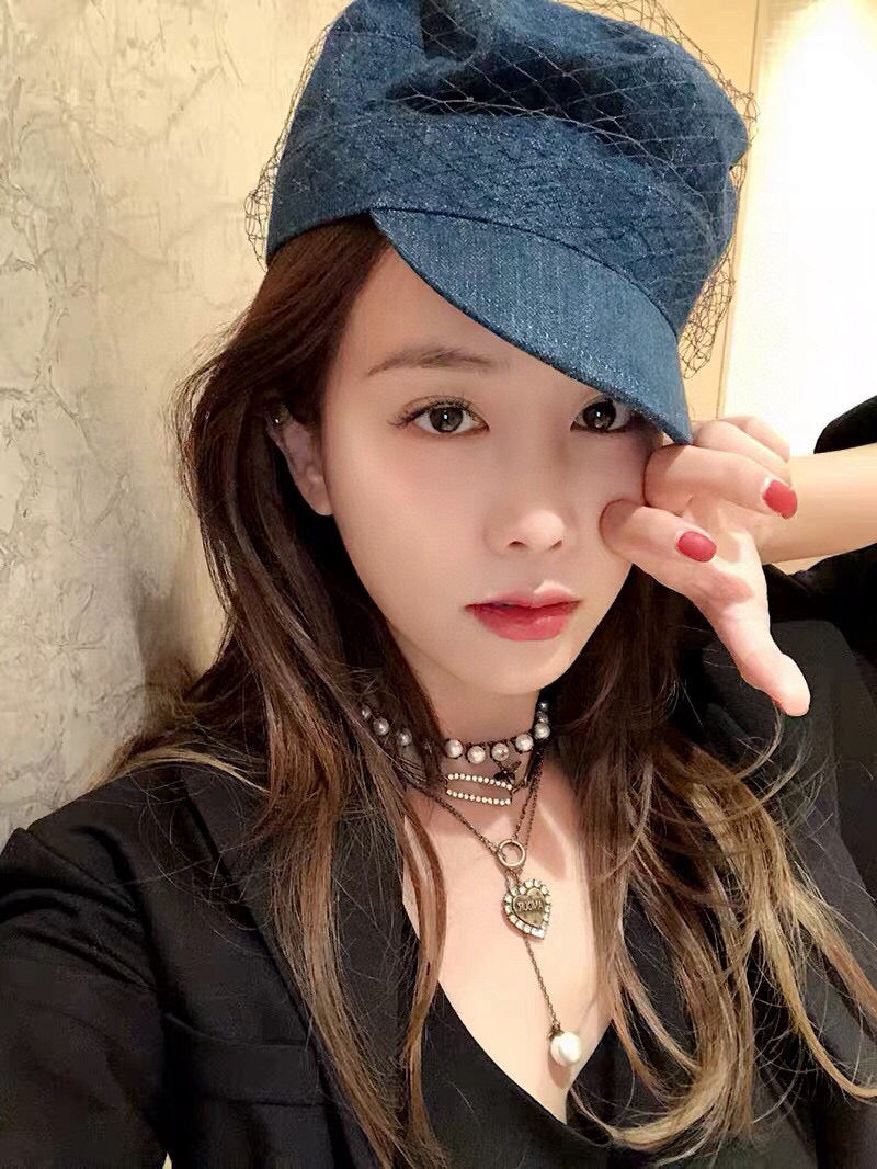 Martin Graham pendant necklace in polished metal-tone – close-up detail
