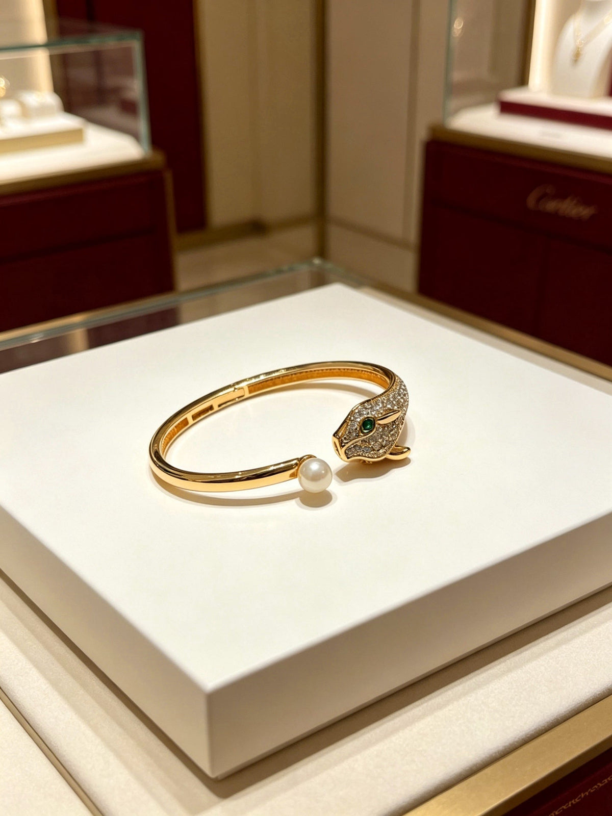 Martin Graham bracelet in polished metal-tone – close-up detail