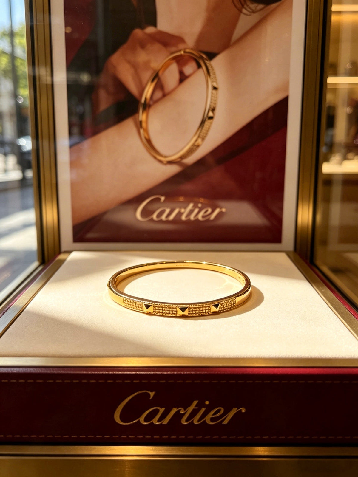 Martin Graham bracelet in polished metal-tone – close-up detail