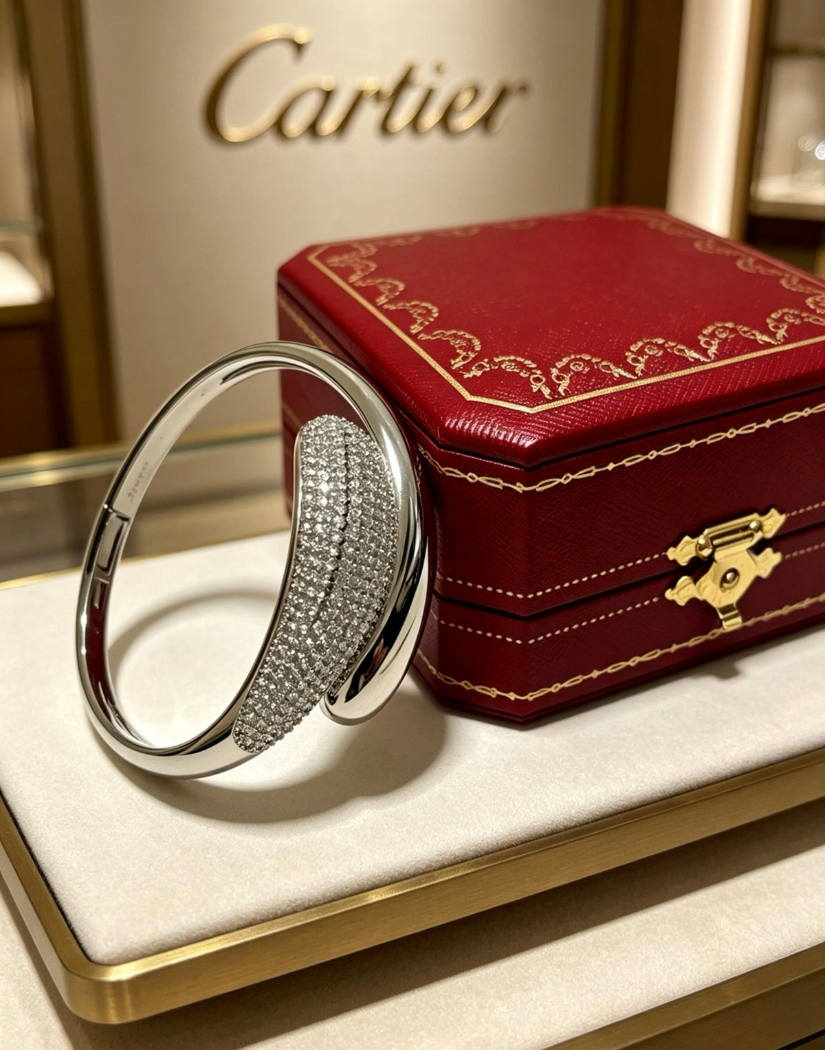 Martin Graham bracelet in polished metal-tone – close-up detail