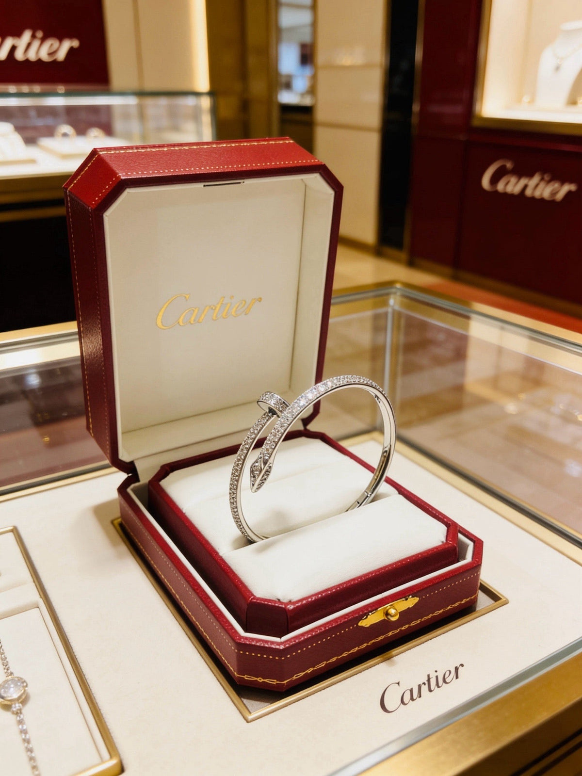 Martin Graham bracelet in polished metal-tone – close-up detail