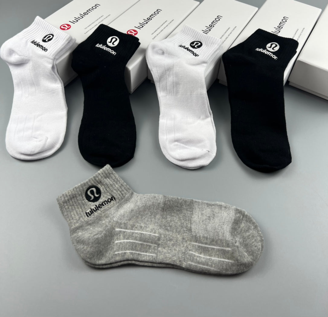 Lululemon Cotton Simple Circular Emblems Ankle Socks