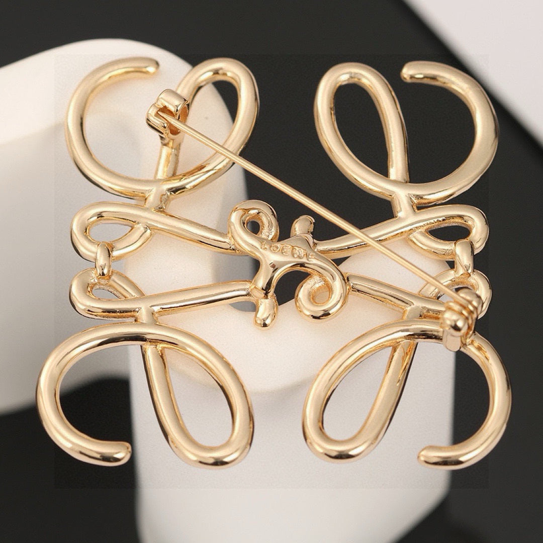 Martin Graham brooch in polished metal-tone – close-up detail