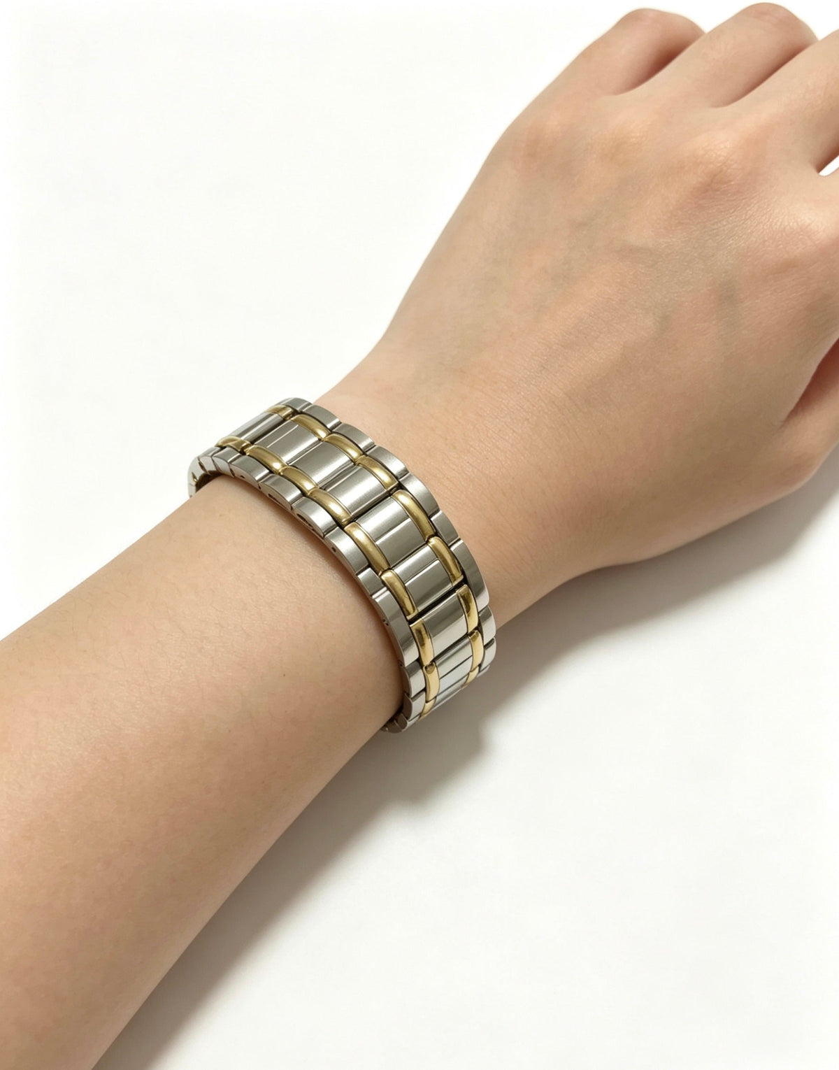 Martin Graham bracelet in polished metal-tone – close-up detail