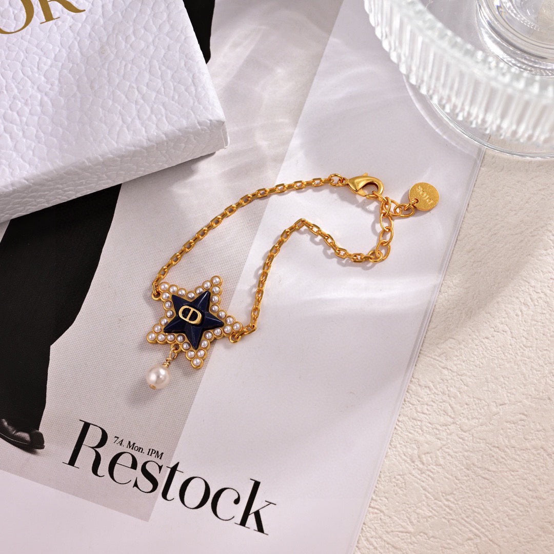 Martin Graham pendant necklace in polished metal-tone – close-up detail