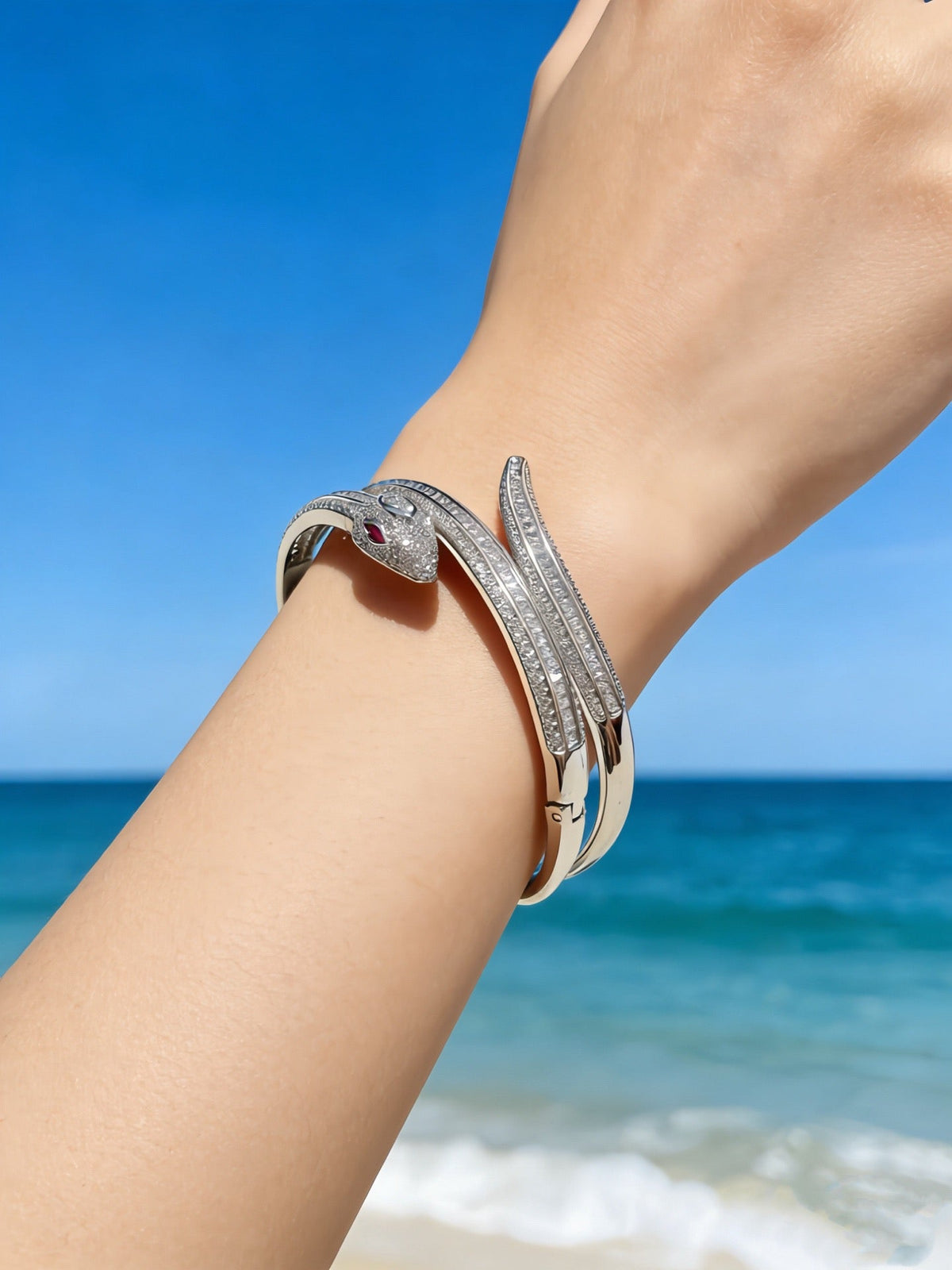 Martin Graham bracelet in polished metal-tone – close-up detail