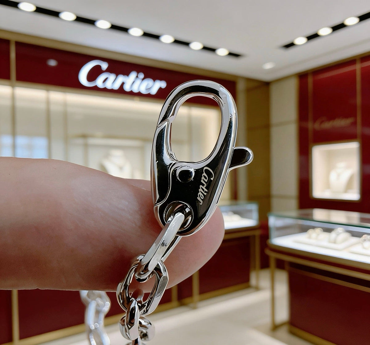 Martin Graham bracelet in polished metal-tone – close-up detail