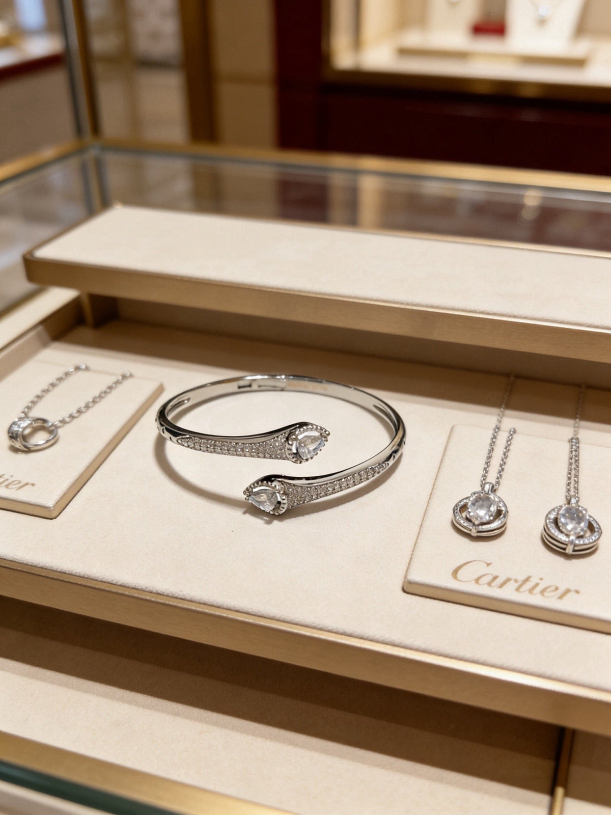 Martin Graham bracelet in polished metal-tone – close-up detail