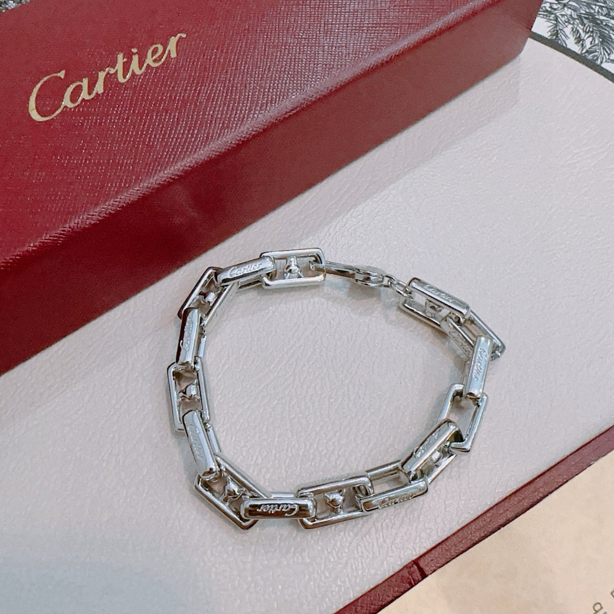 Martin Graham bracelet in polished metal-tone – close-up detail