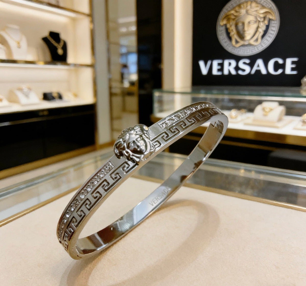 Martin Graham bracelet in polished metal-tone – close-up detail