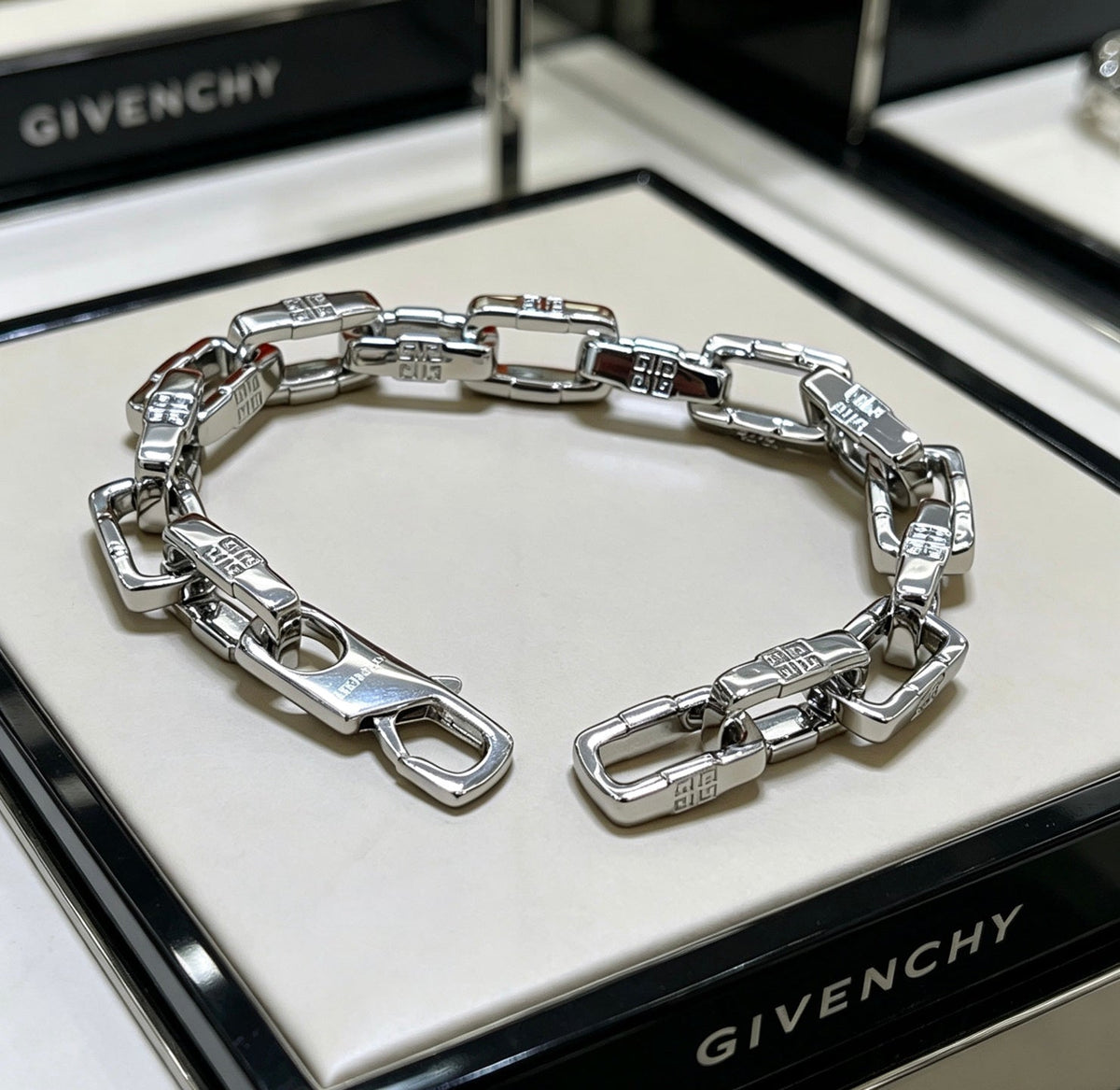 Martin Graham bracelet in polished metal-tone – front view