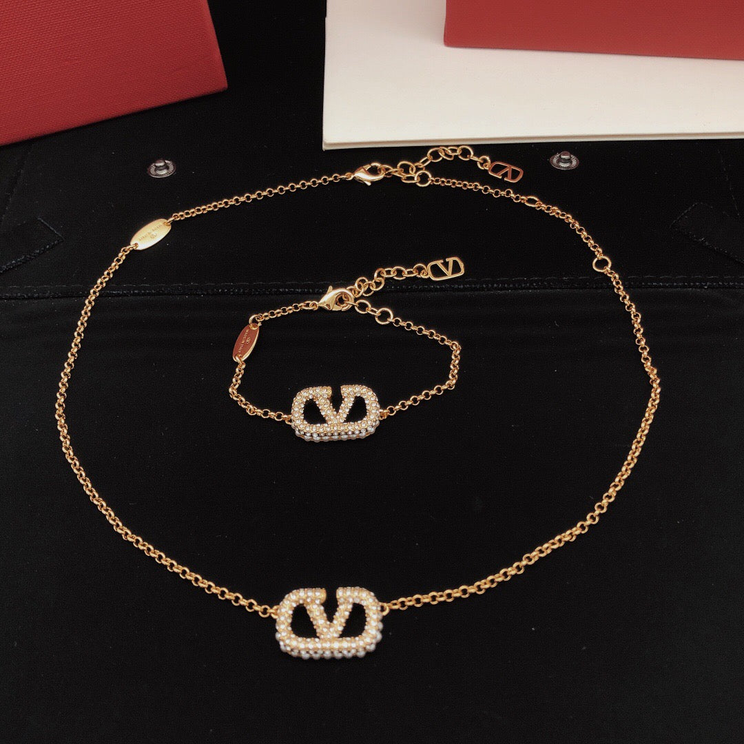 Martin Graham pendant necklace in polished metal-tone – front view
