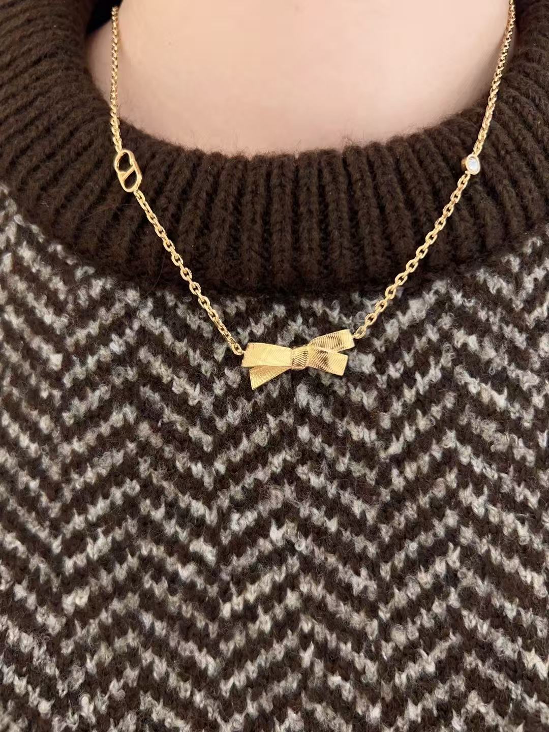 Martin Graham pendant necklace in polished metal-tone – front view