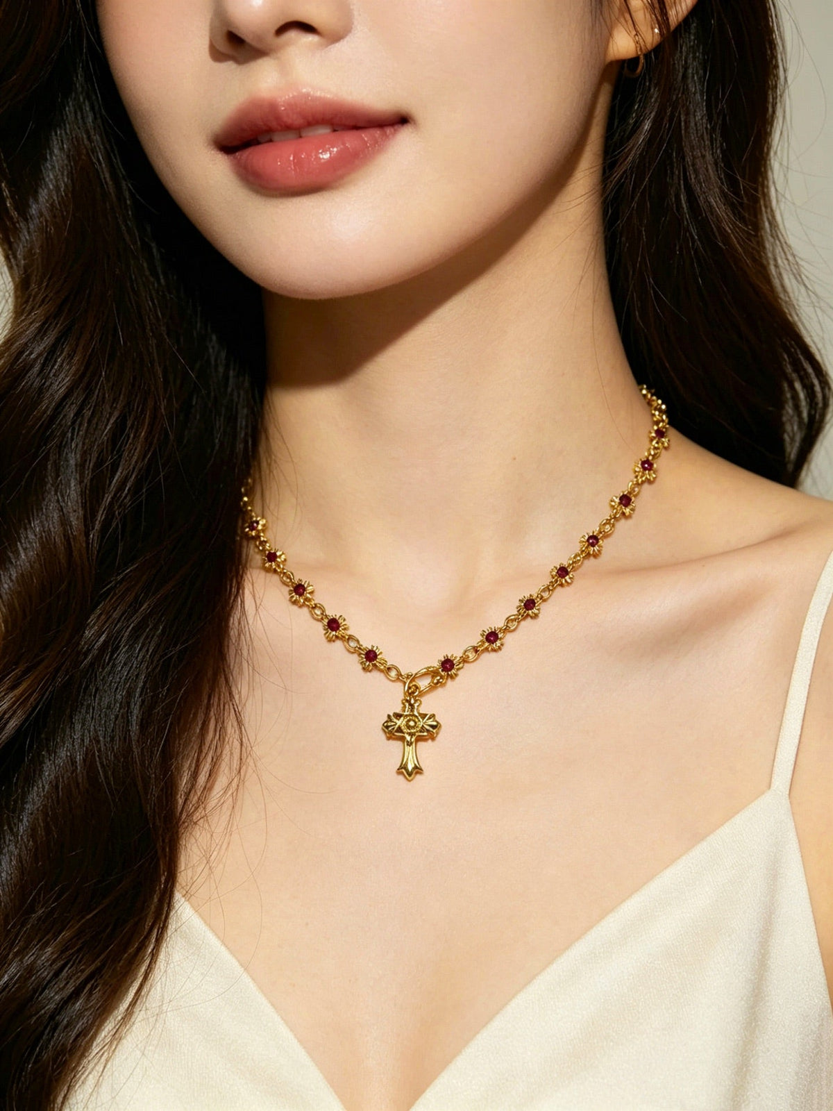 Martin Graham pendant necklace in polished metal-tone – detail view