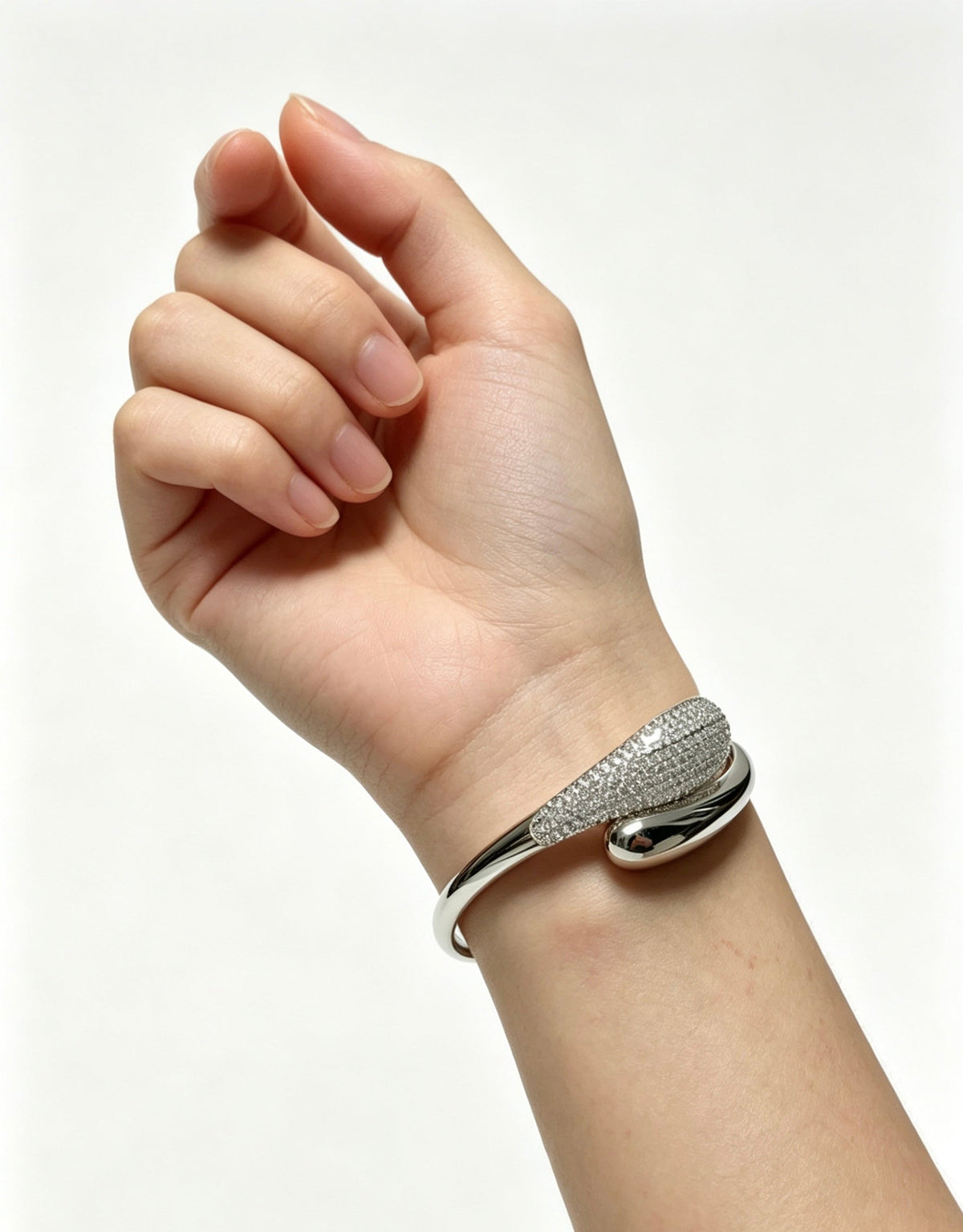 Martin Graham bracelet in polished metal-tone – detail view