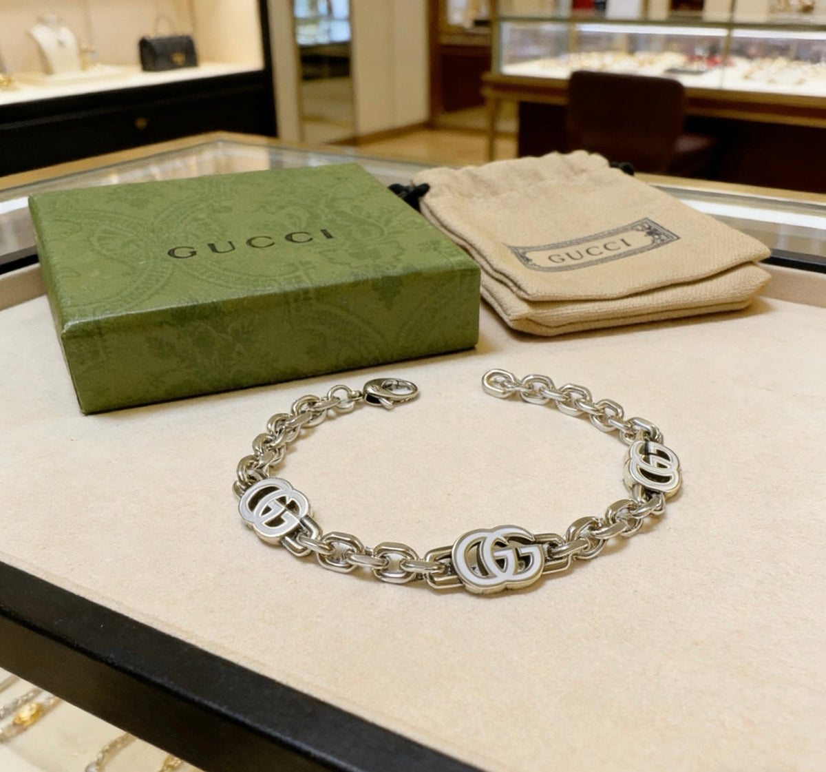 Martin Graham bracelet in polished metal-tone – detail view