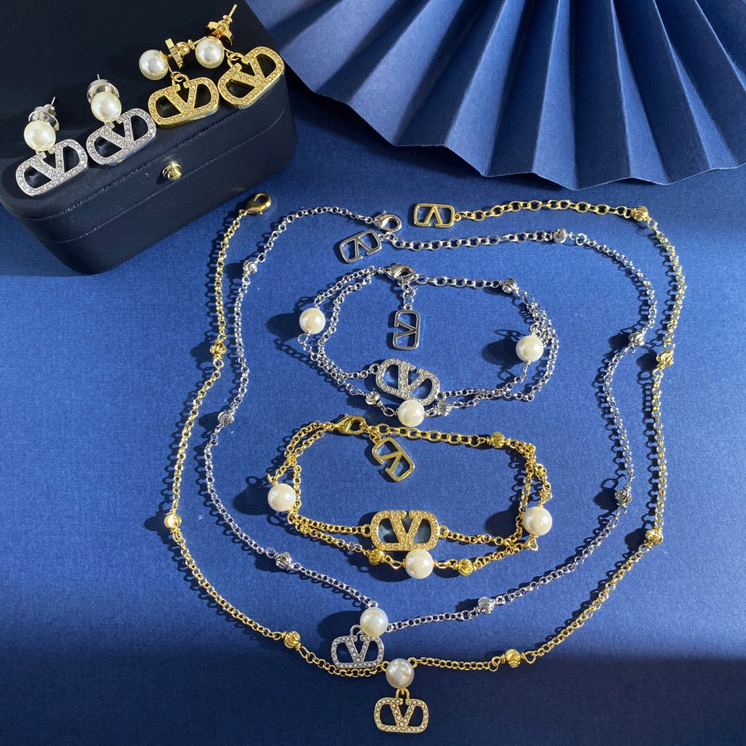Martin Graham jewelry accessory in polished metal-tone – detail view