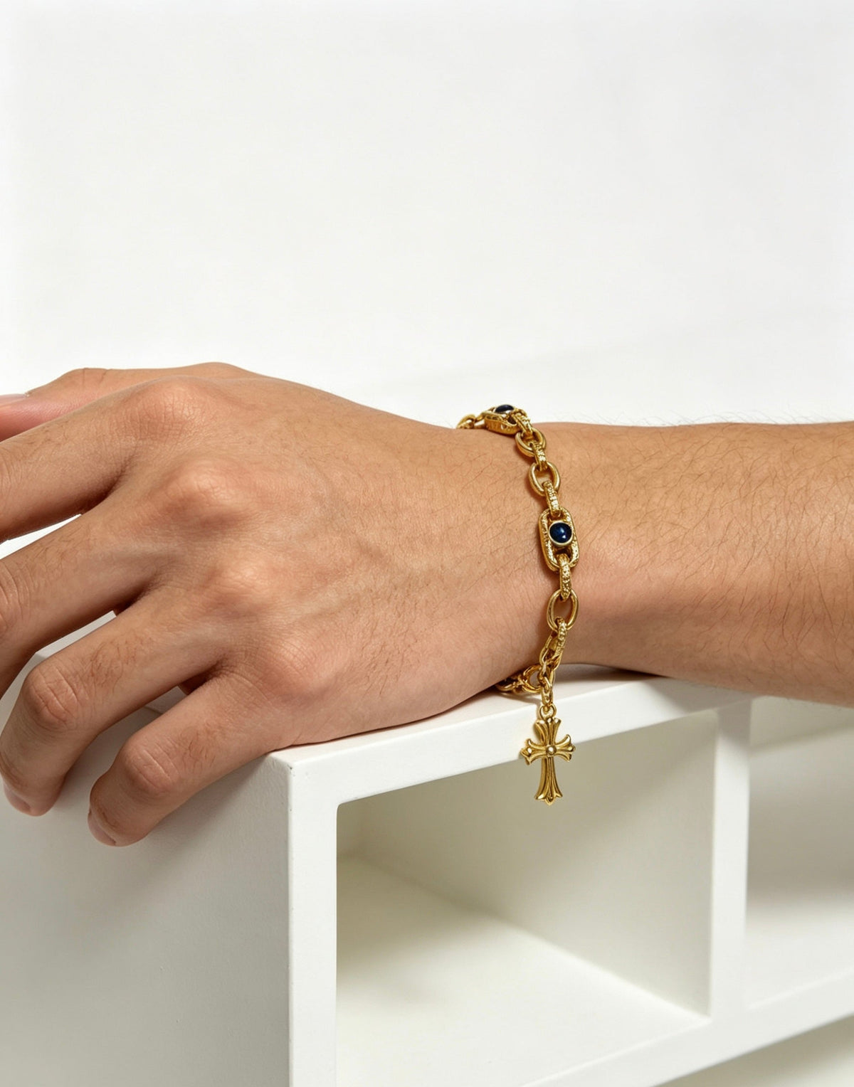 Martin Graham bracelet in polished metal-tone – detail view