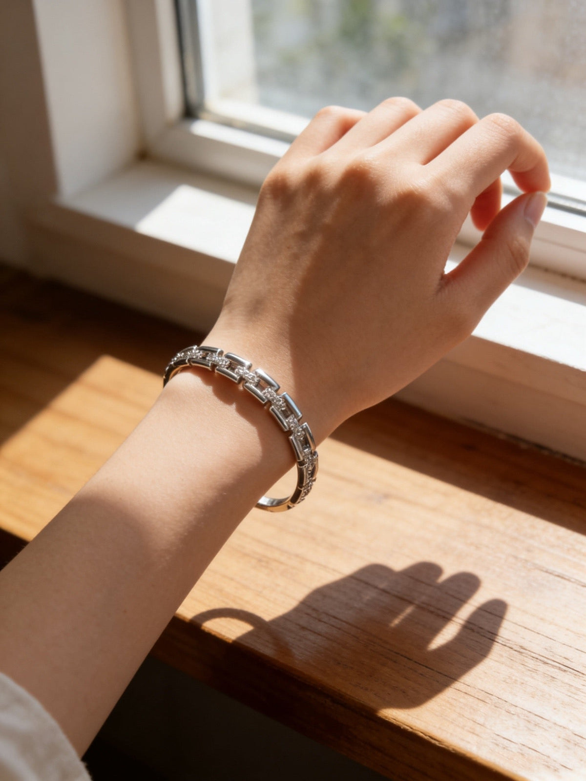 Martin Graham bracelet in polished metal-tone – detail view