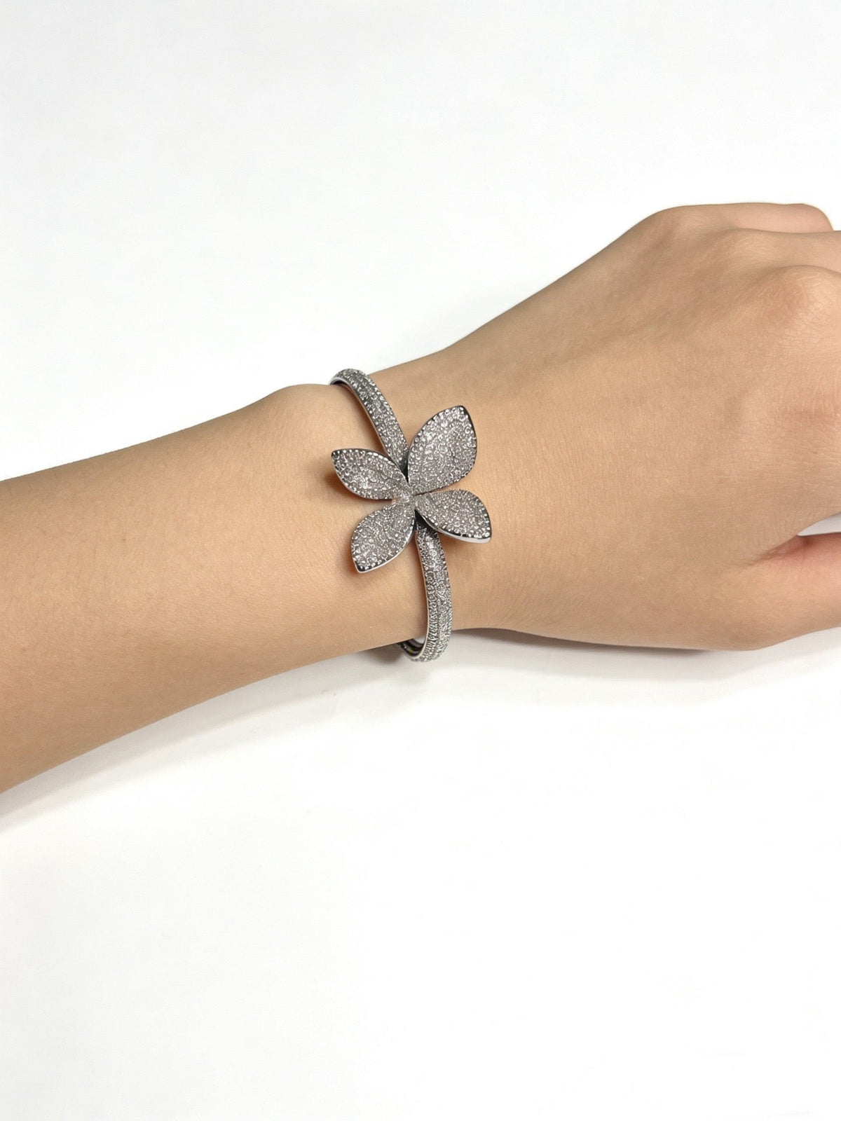 Martin Graham bracelet in polished metal-tone – detail view