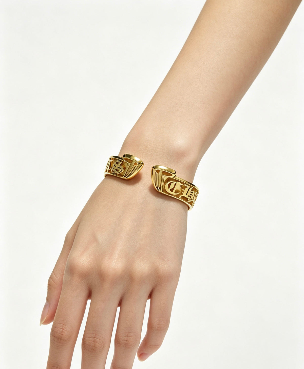 Martin Graham bracelet in polished metal-tone – detail view