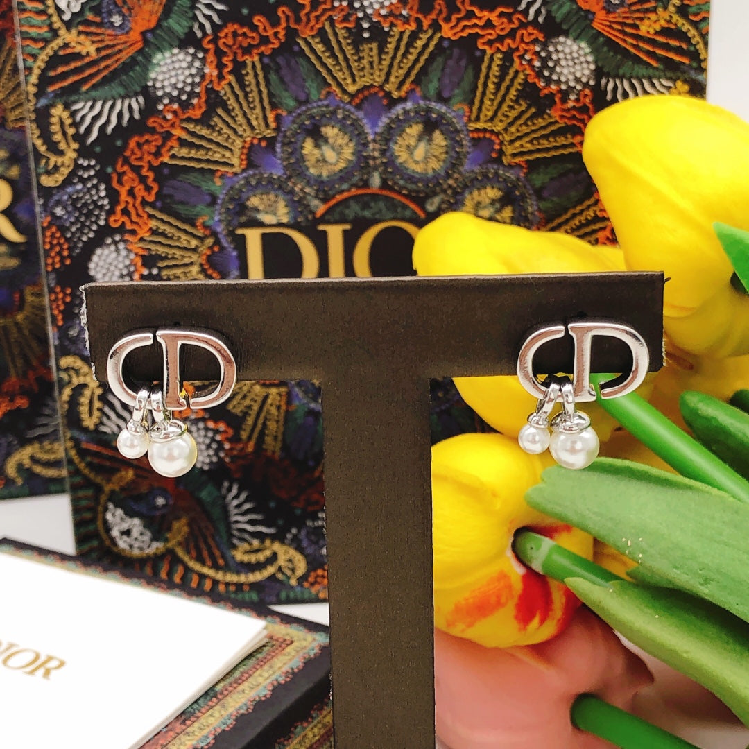 Martin Graham stud earrings in polished metal-tone – detail view