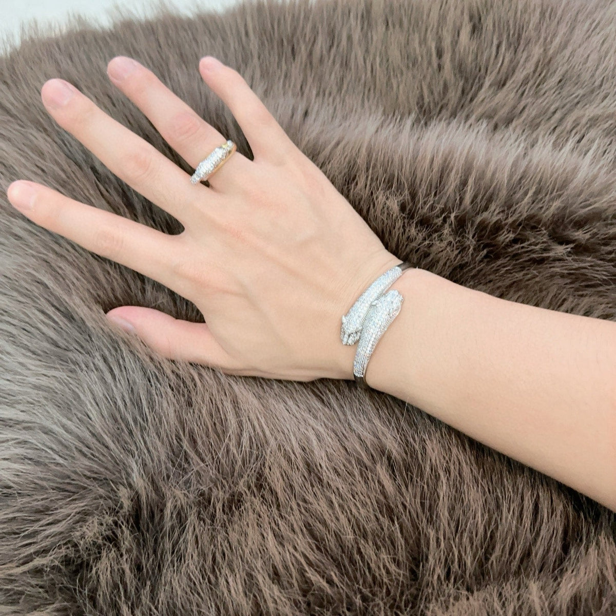 Martin Graham bracelet in polished metal-tone – detail view