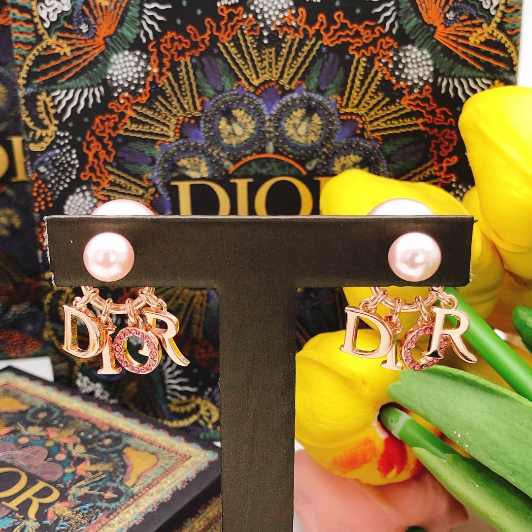 Martin Graham jewelry accessory in polished metal-tone – detail view
