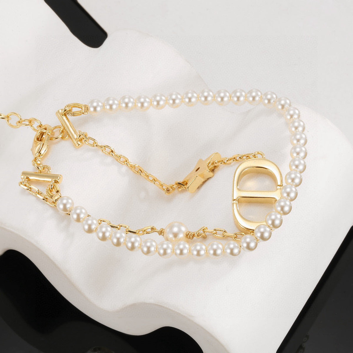 Martin Graham pendant necklace in polished metal-tone – detail view