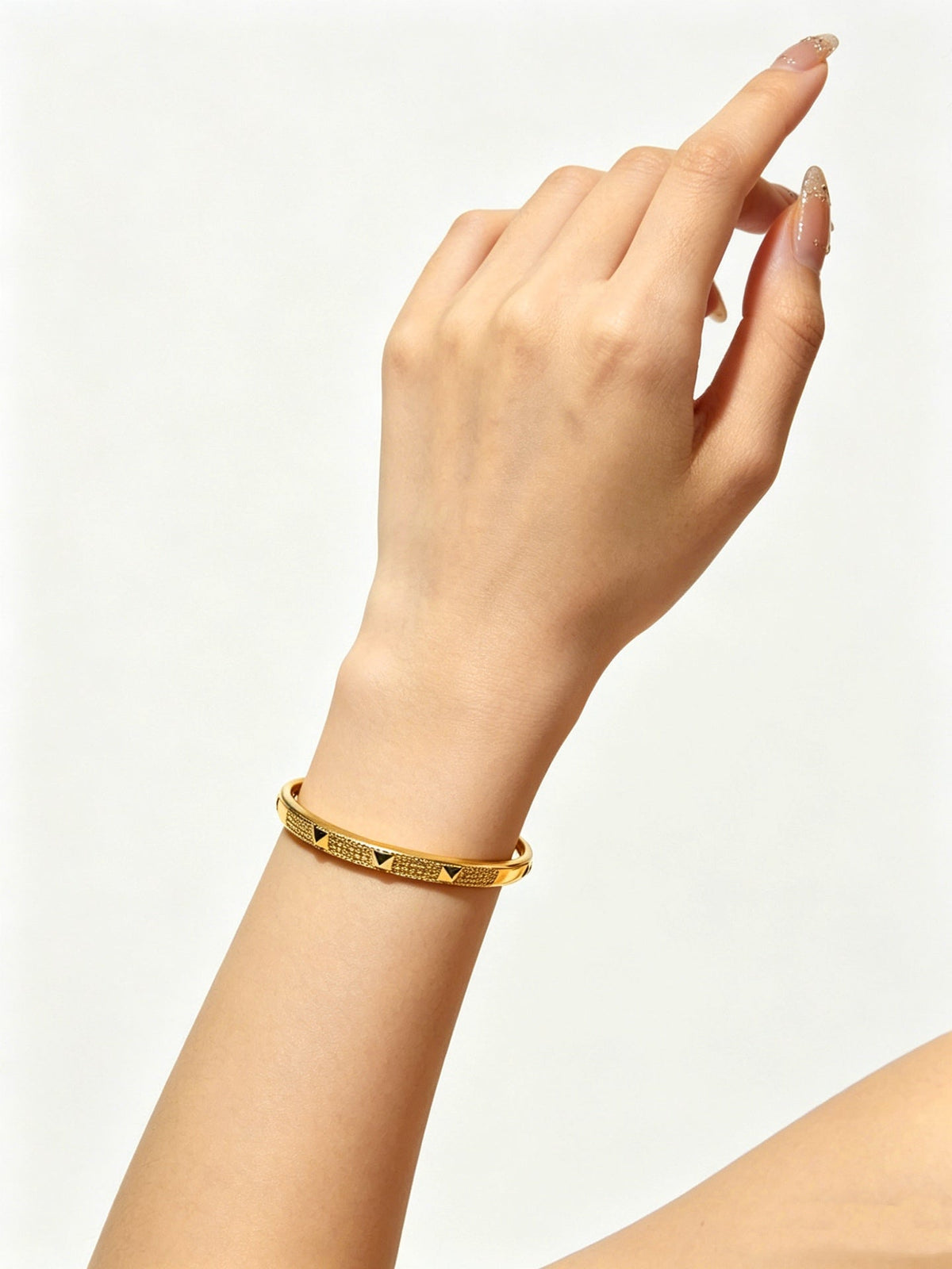 Martin Graham bracelet in polished metal-tone – detail view