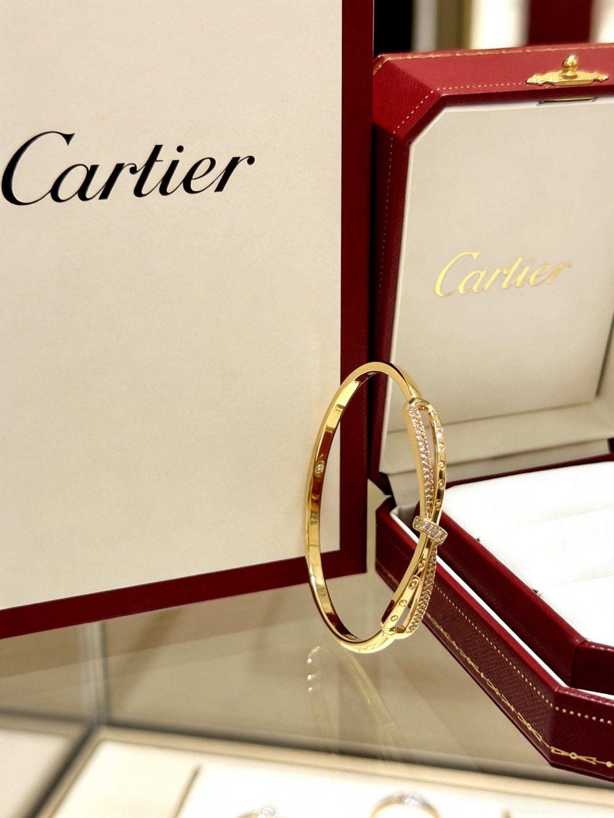 Martin Graham bracelet in polished metal-tone – detail view